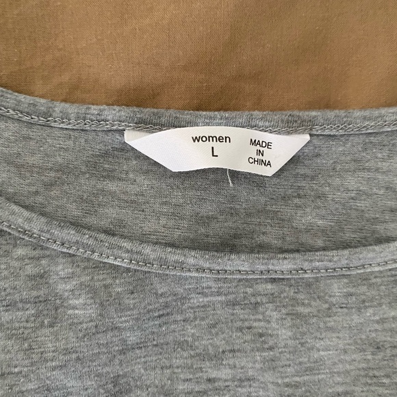 3/$30 ✨ Long Sleeve Maternity/Nursing Top - Picture 2 of 2